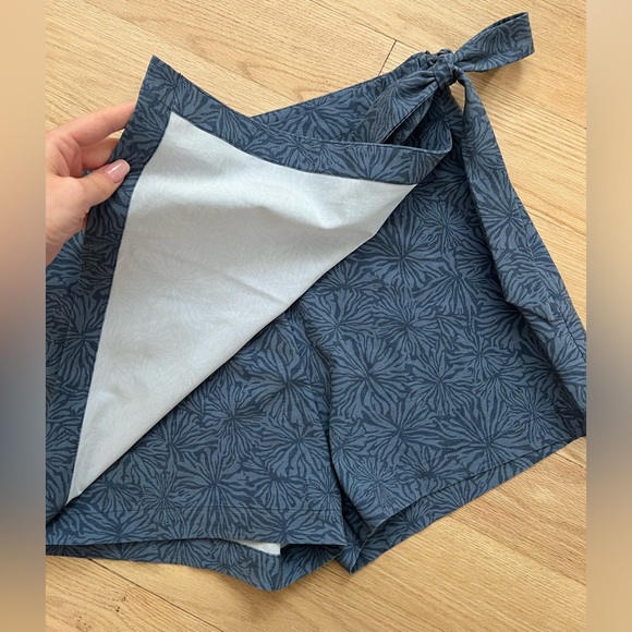 Southern Tide blue skort skirt with tie 2 - Picture 4 of 7